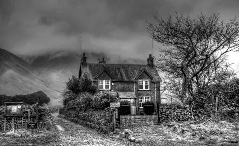 Chris Himsworth A tradition rural house