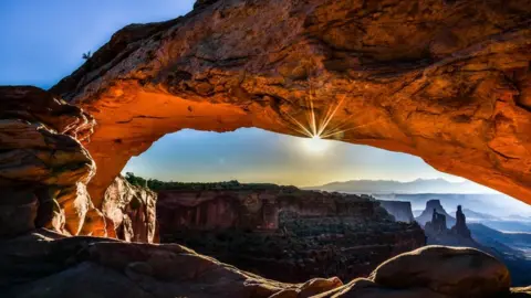 Warren Salmon A pothole arch