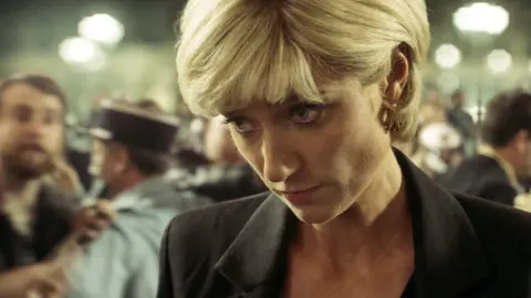 Netflix Elizabeth Debicki as Princess Diana in The Crown
