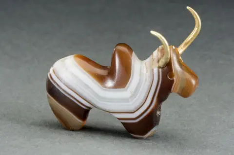 Haryana State Archaeology and Museums A humped bull with gold horns made of banded agate and gold, Harappan period, About 1800 BC, Pur village, Bhiwani Khera, Haryana, India
